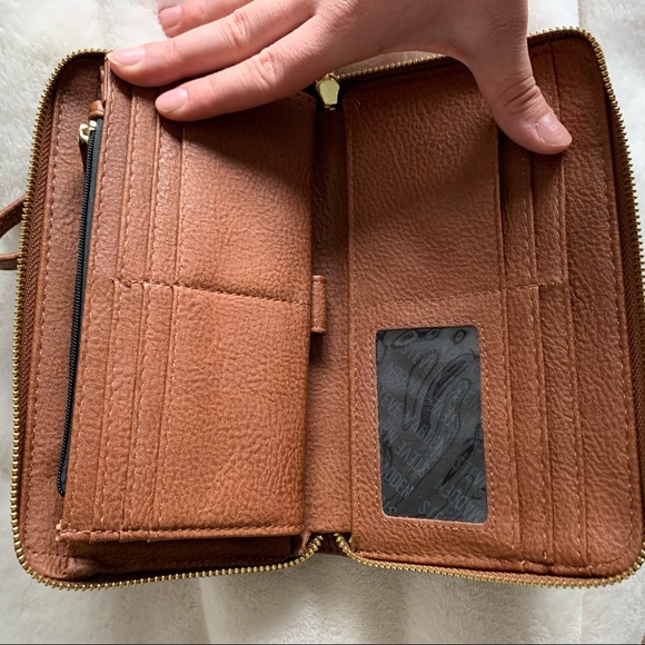 Steve Madden Quilted Wallet - Picture 4 of 8